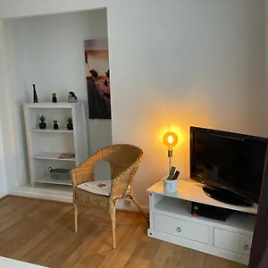 Aux Deux Colombes Avec Balcon Et Garage Francia